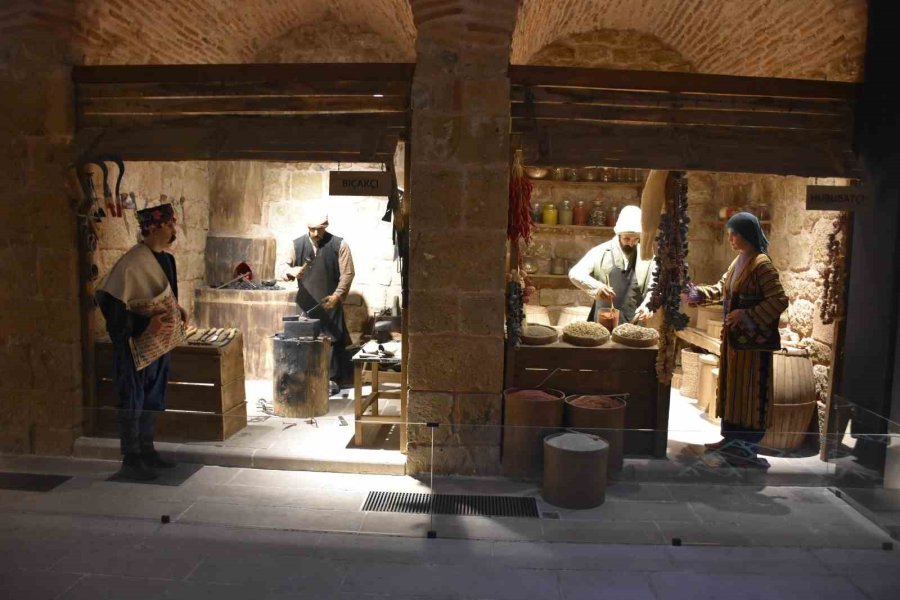 Niğde Kent Müzesi Kapılarını Ziyaretçilere Açıyor