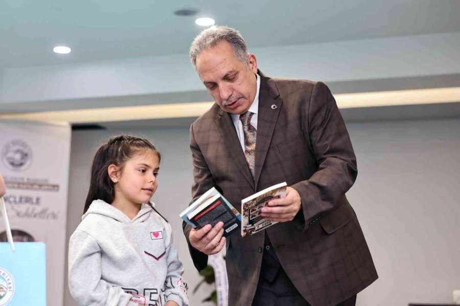 Talas’ta Kitap Kurtları Ödüllendirildi