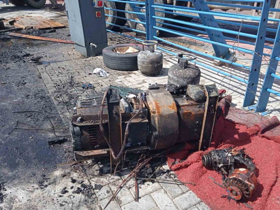 Alanya’da Yanarak Batan Teknenin Parçaları Yüzeye Çıkartıldı