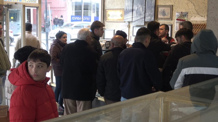 Aksaray’da İftara Dakikalar Kala Tatlı Telaş