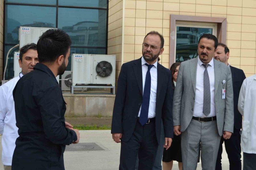 İl Sağlık Müdürü Ekingen, Alkü Eğitim Ve Araştırma Hastanesi’ndeki Çalışmaları İnceledi