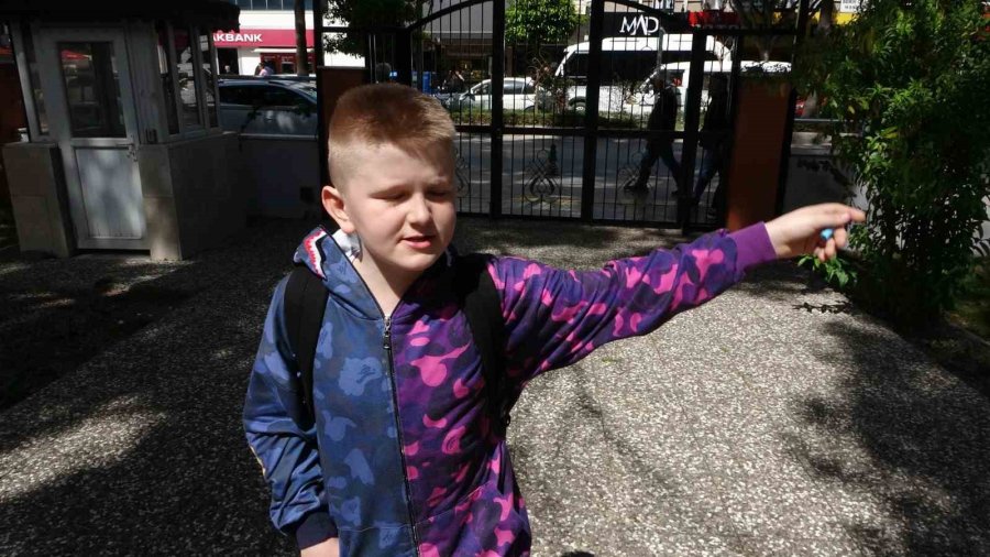 Saat Sorduğu Çocuğun Telefonunu Kapkaç Yöntemiyle Çaldı