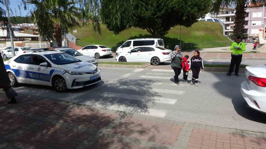 Yaya Geçidinde Otomobilin Çarptığı Bisikletli Çocuk Yaralandı