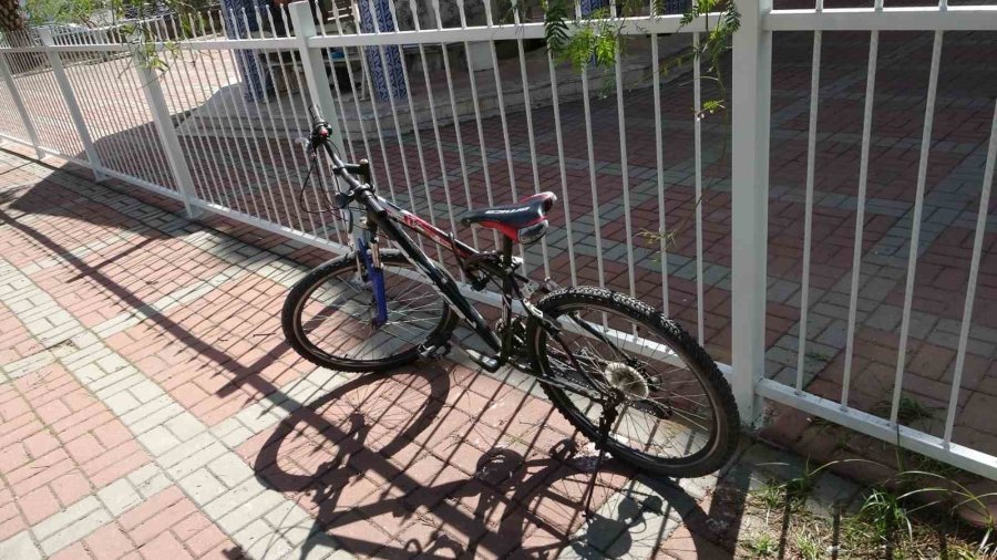 Yaya Geçidinde Otomobilin Çarptığı Bisikletli Çocuk Yaralandı