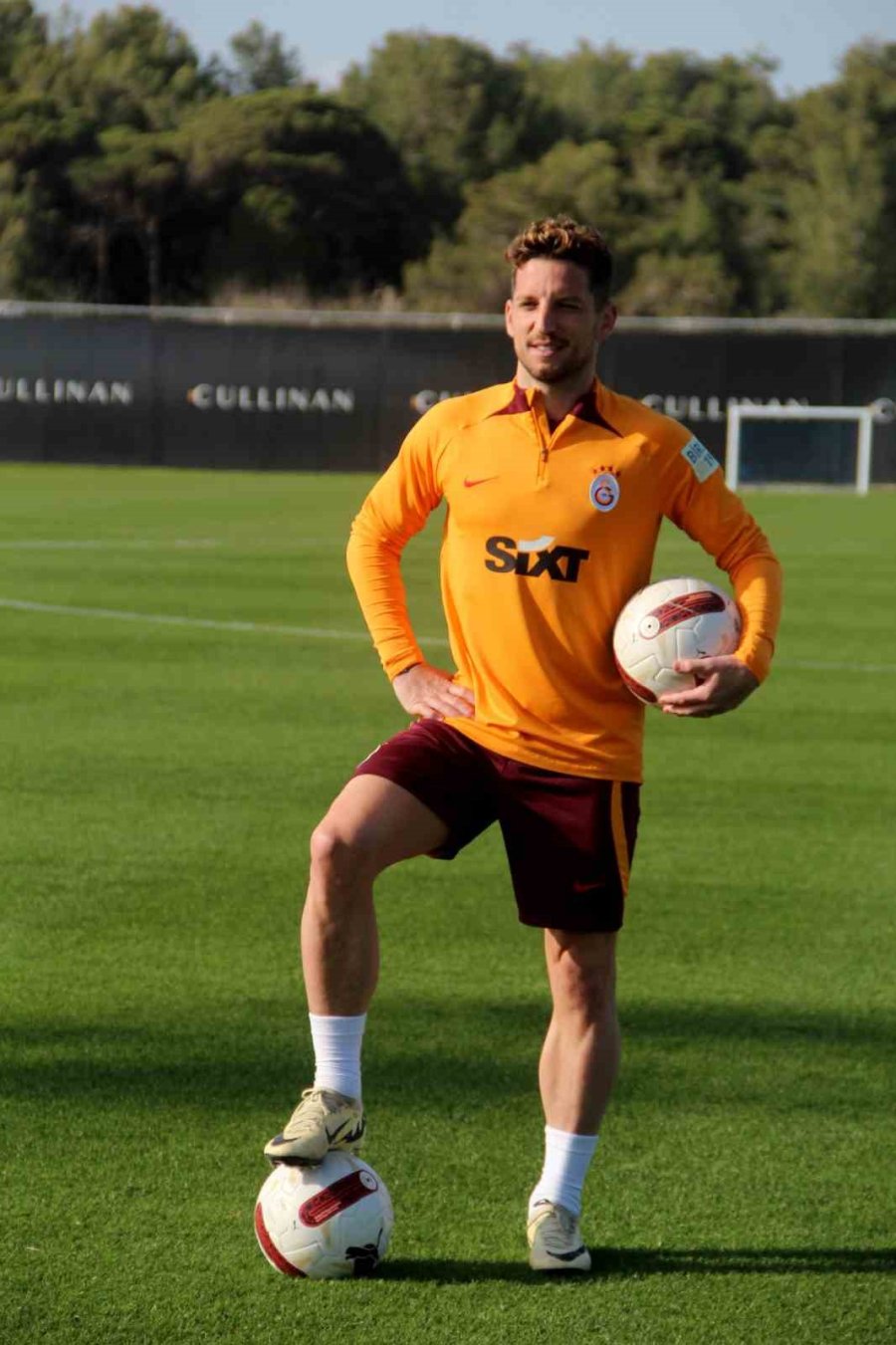 Mertens: "1 Yıl Daha Futbola Devam Edeceğim"