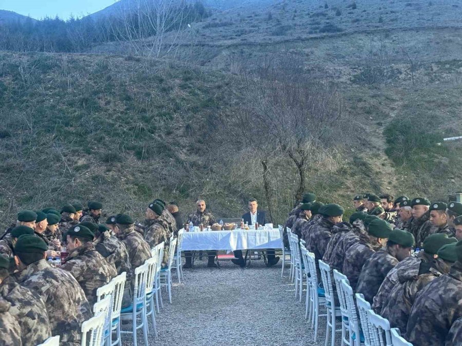 İl Emniyet Müdürü Ağırlar Özel Harekat Şube Müdürlüğü Ekipleriyle İftar Yaptı