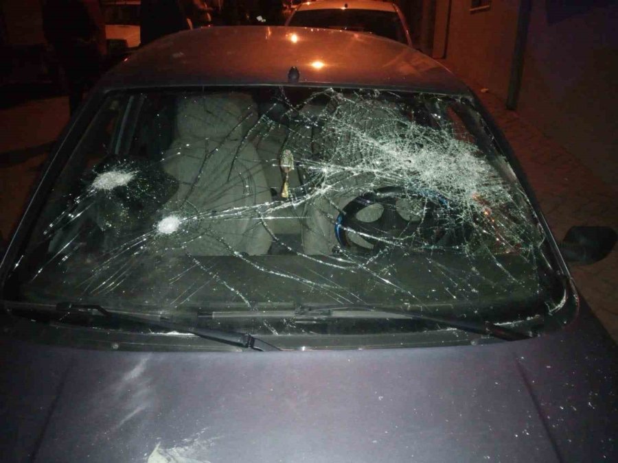 Bir Aracın Ağır Hasar Adlığı Kavgayla İlgili Polis 2 Şüpheliyi Yakaladı