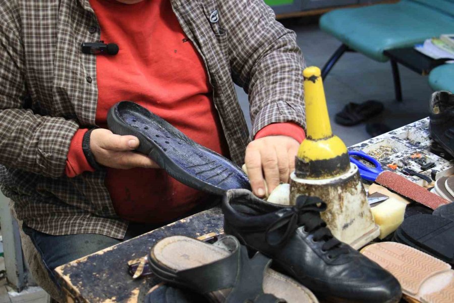 Ayakkabı Tamircileri Çırak Bulmakta Zorlanıyor