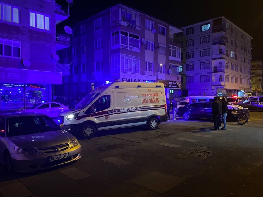 Aranması Olan Şahıs Uygulama Yapan Polise Bıçak Çekip Kaçtı