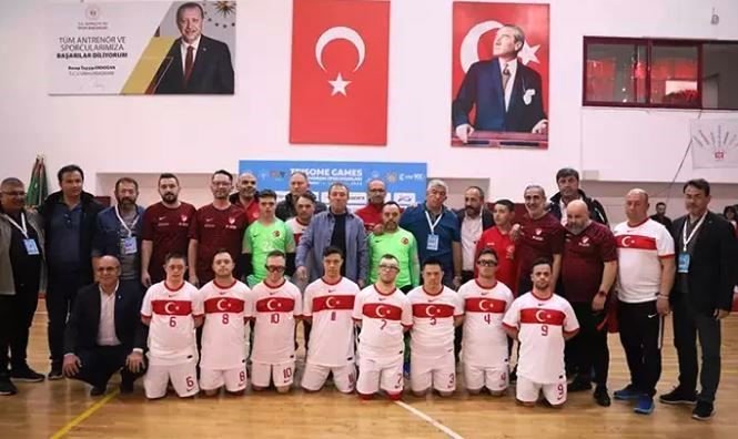 Başkan Çolakbayrakdar, Dünya İkincisi Olan Kocasinan’ın Özel Sporcusunu Tebrik Etti