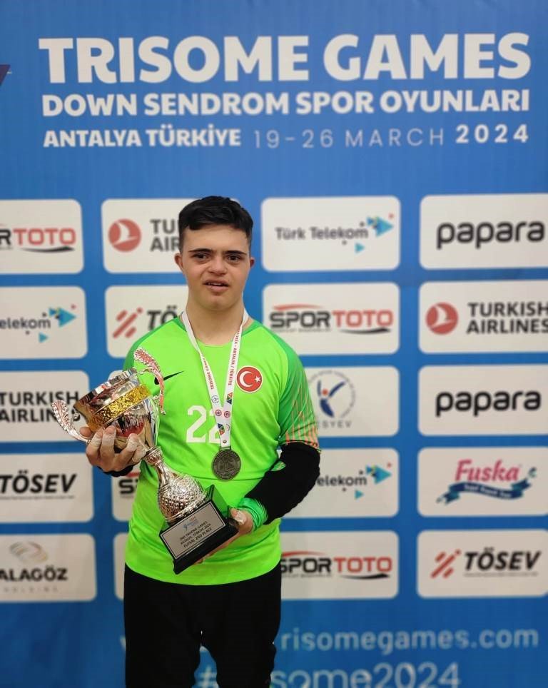 Başkan Çolakbayrakdar, Dünya İkincisi Olan Kocasinan’ın Özel Sporcusunu Tebrik Etti