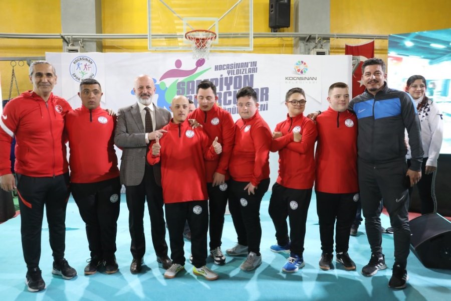 Başkan Çolakbayrakdar, Dünya İkincisi Olan Kocasinan’ın Özel Sporcusunu Tebrik Etti