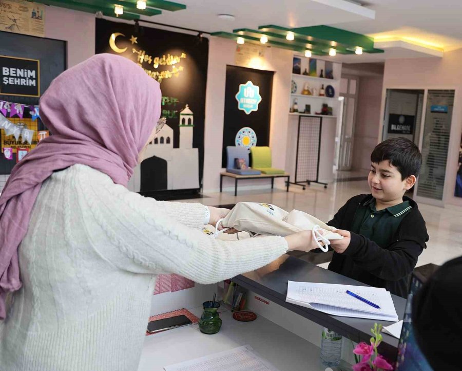 Konya Büyükşehir, 33 Bin Çocuğa İlk Oruç Hediyelerini Dağıtmaya Başladı