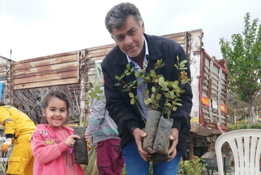 Mersin’de 6 Bin Fidan Ücretsiz Dağıtıldı