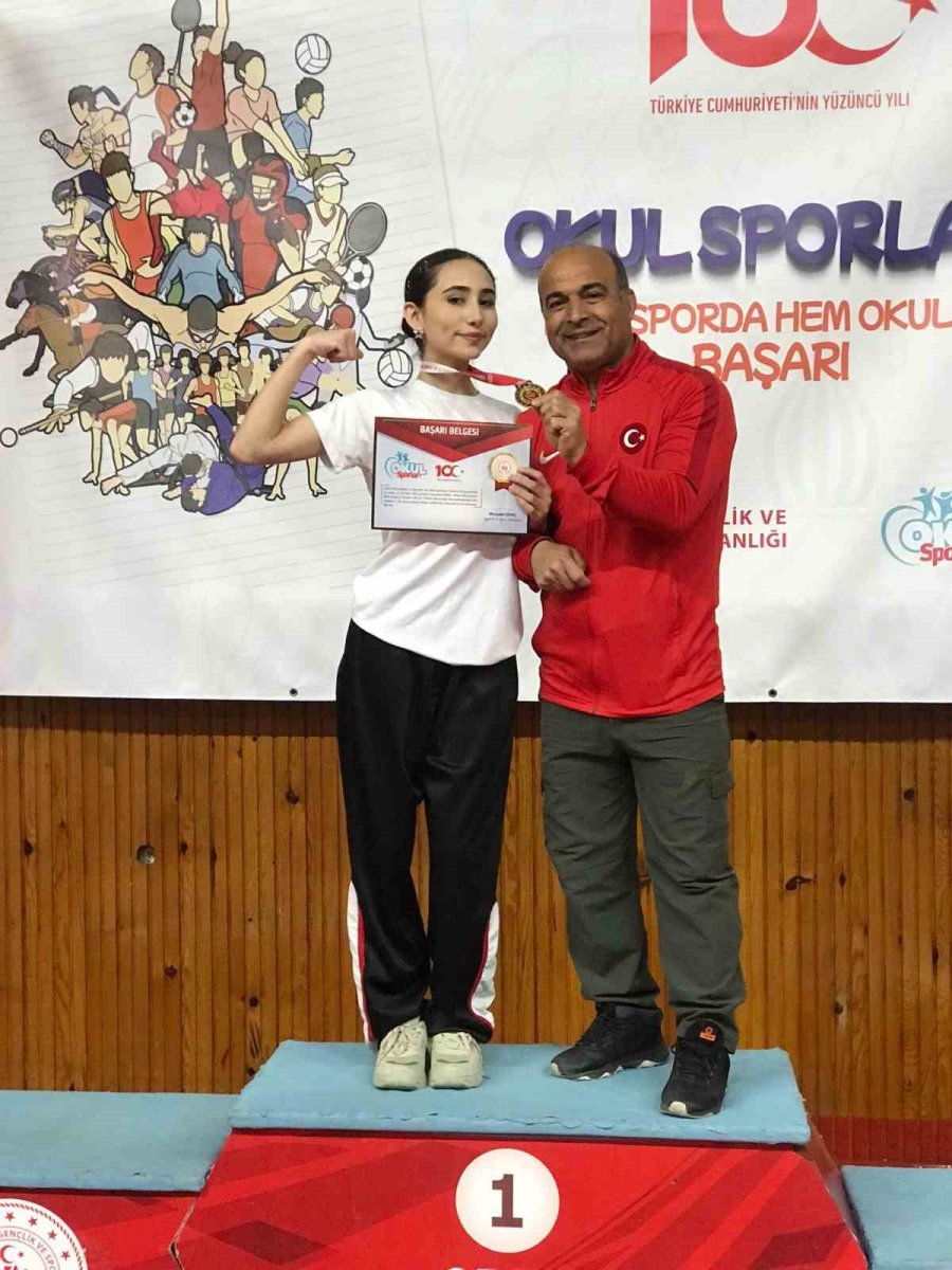 İlknur Su, Genç Kadınlar Türkiye Bilek Güreşi Şampiyonası’nda Kazanan İsim Oldu