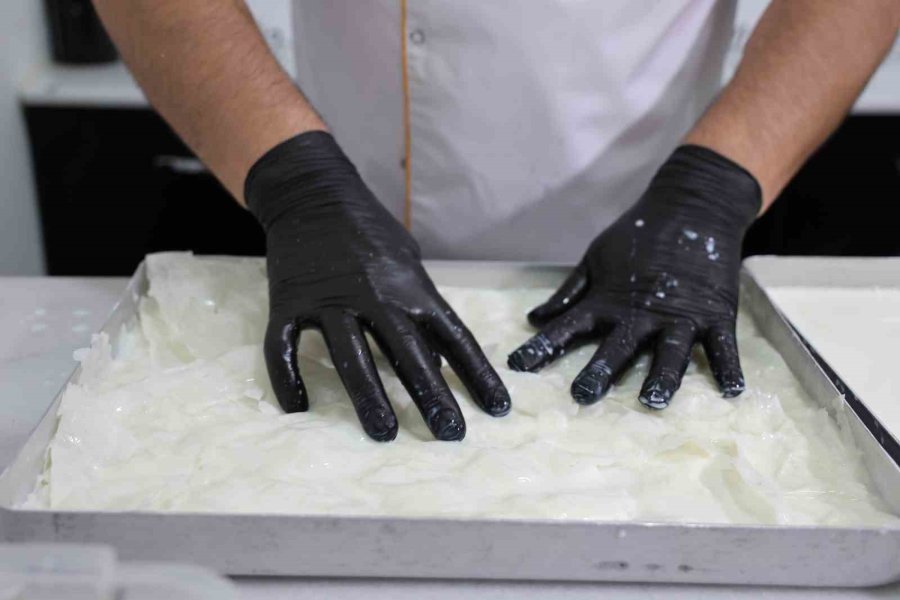 Ramazan Sofralarının En Renkli Tatlısı, Güllaç