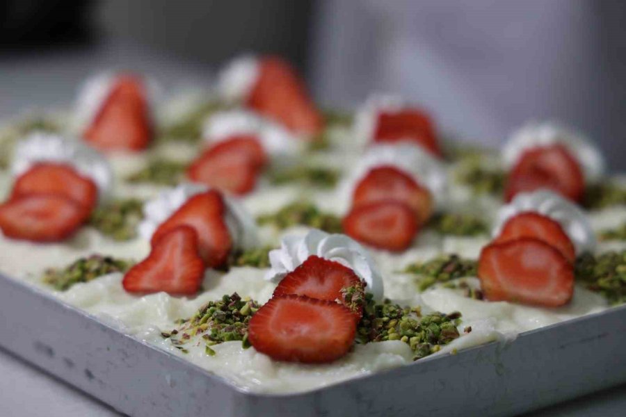 Ramazan Sofralarının En Renkli Tatlısı, Güllaç