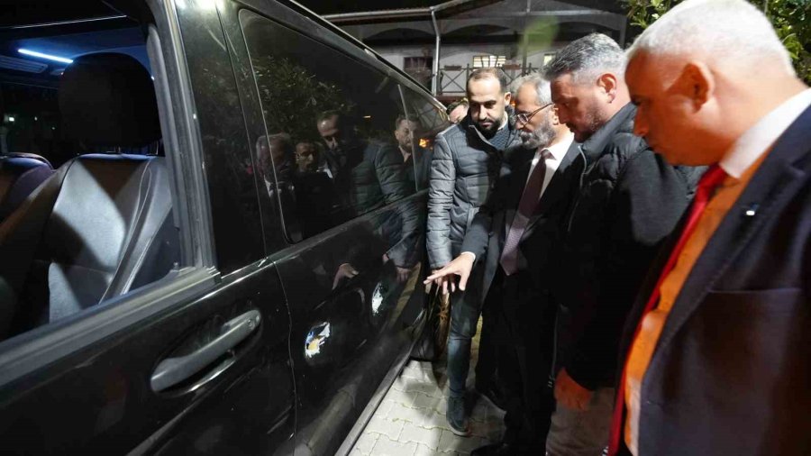 Tarsus Belediye Başkanı Bozdoğan’ın Aracı Kurşunlandı