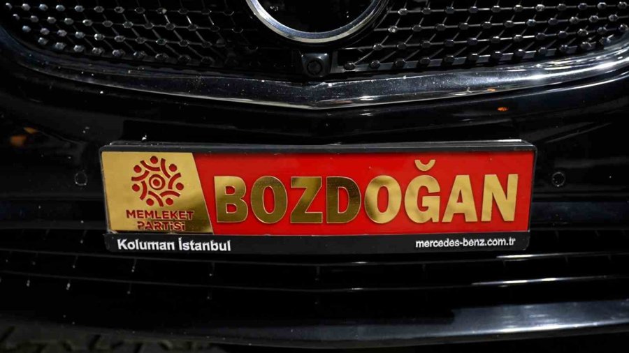 Tarsus Belediye Başkanı Bozdoğan’ın Aracı Kurşunlandı