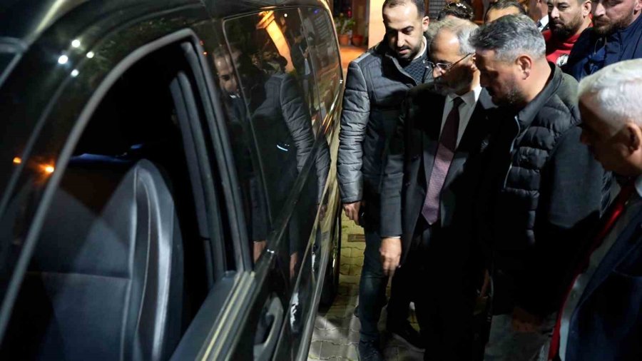 Tarsus Belediye Başkanı Bozdoğan’ın Aracı Kurşunlandı