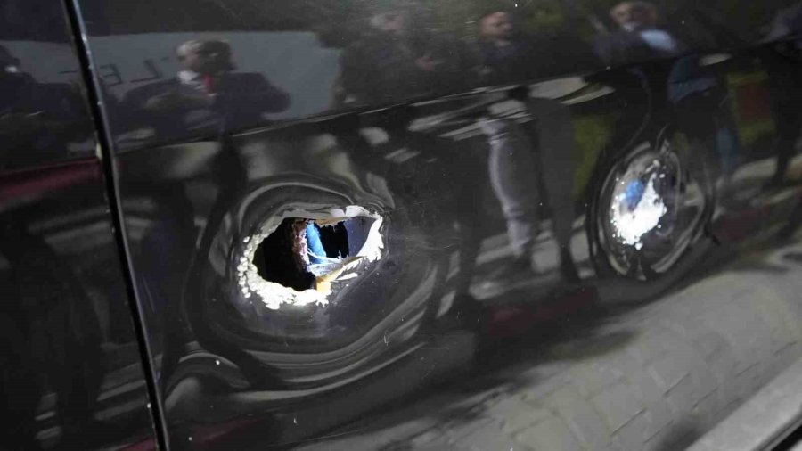 Tarsus Belediye Başkanı Bozdoğan’ın Aracı Kurşunlandı
