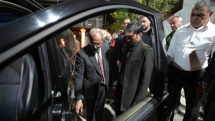 Tarsus Belediye Başkanı Bozdoğan’ın Aracı Kurşunlandı