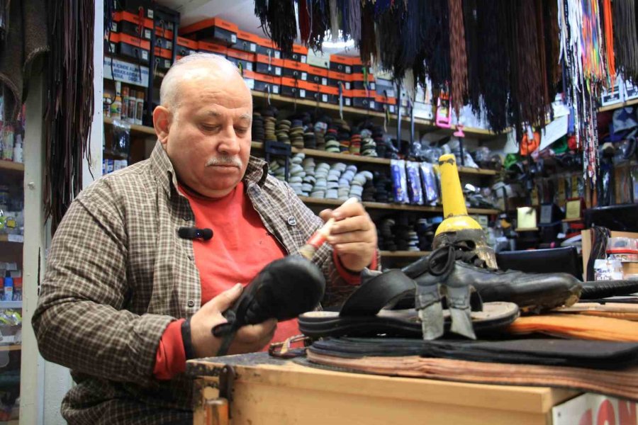 Ayakkabı Tamircileri Çırak Bulmakta Zorlanıyor