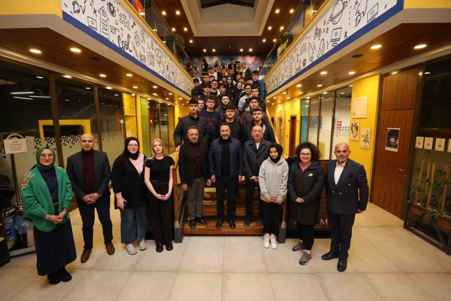 Milletvekili Özer Ve Başkan Kavuş Sahurda Gençlerle Buluştu