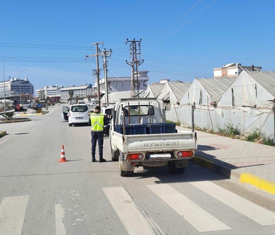 Alanya’da Jandarmadan 23 Araca Trafikten Men Cezası