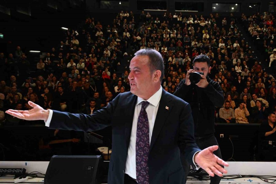 Aşt’nin ‘huysuz’ Oyununu Beğeni Topladı