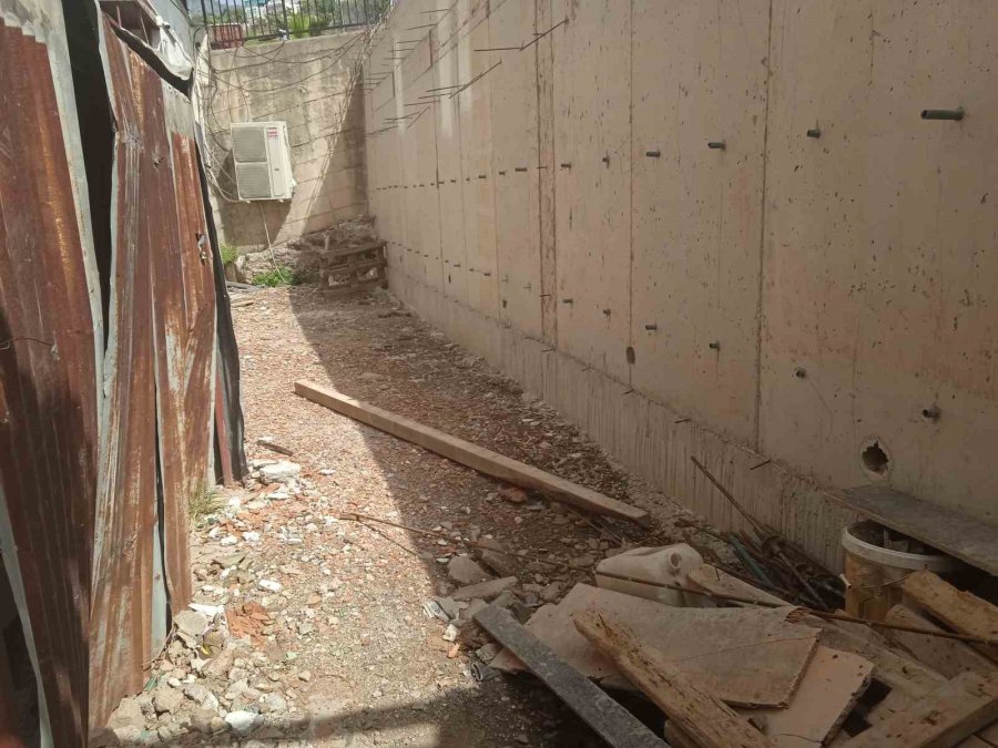 Apartmanın 3. Katından Düşen Kız Çocuk Yaralandı