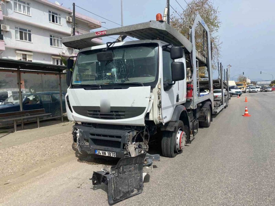 Kazada Yaralanan Anne Kucağında Çocukla Gözyaşı Döktü