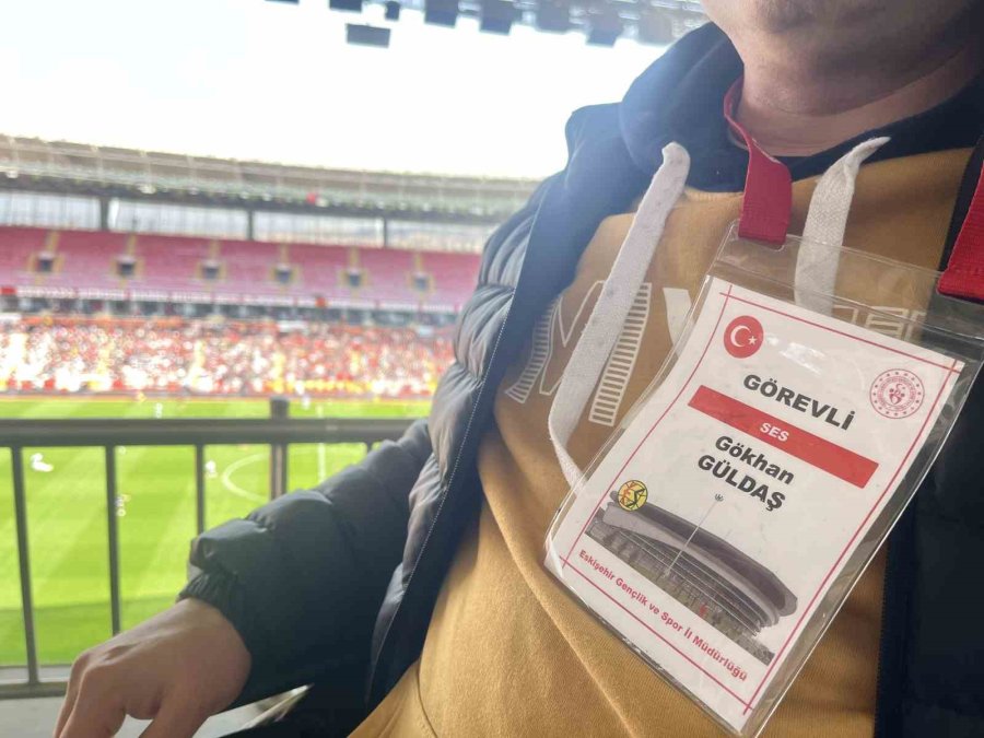 Eskişehirspor’un 18 Yıldır Gollerinin Sesi Olan Adam İşine Ve Siyah-kırmızıya Duyduğu Aşkı Anlattı