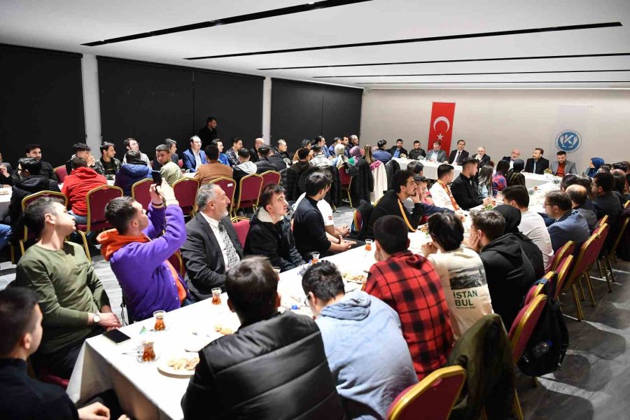Başkan Büyükkılıç; Kayü’de Öğrencilerle İftar Sofrasında Buluştu