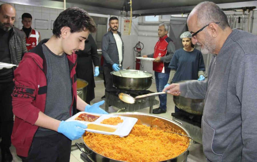 Geçmişten Geleceğe Uzanan El