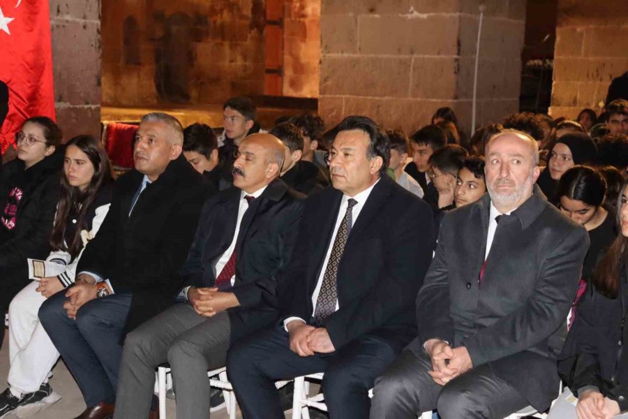 ’han Duvarları’ Şiirini Yazıldığı Handa Öğrendiler