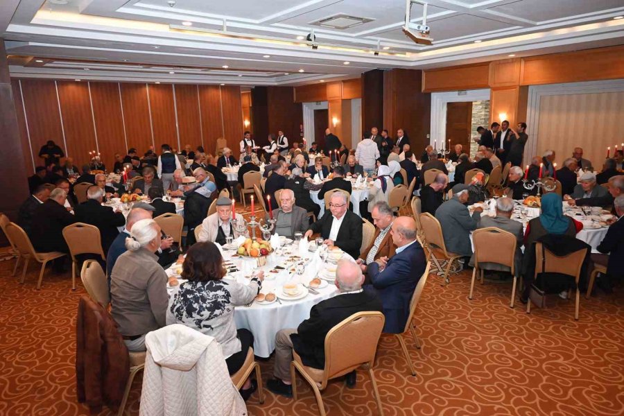 Başkan Topaloğlu’ndan Yaşlılara İftar Yemeği