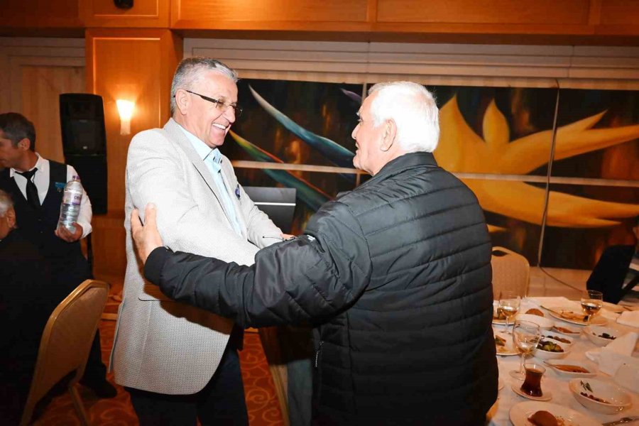 Başkan Topaloğlu’ndan Yaşlılara İftar Yemeği