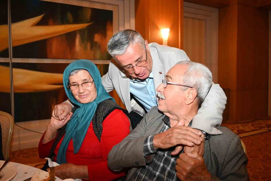 Başkan Topaloğlu’ndan Yaşlılara İftar Yemeği