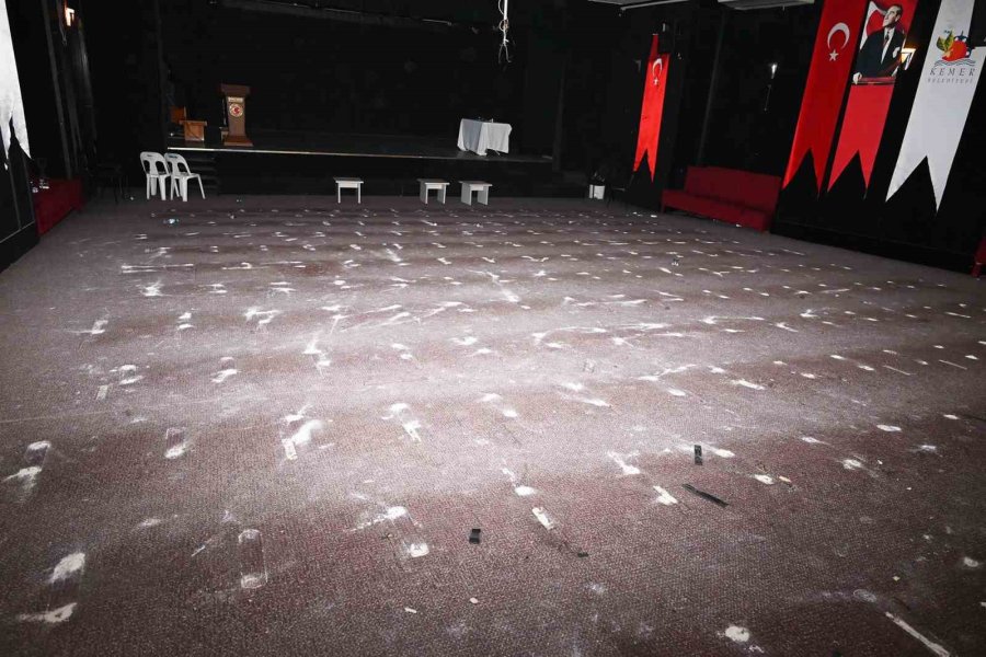 Kemer’de Sinema Ve Tiyatro Salonunda Çalışmalar Başladı