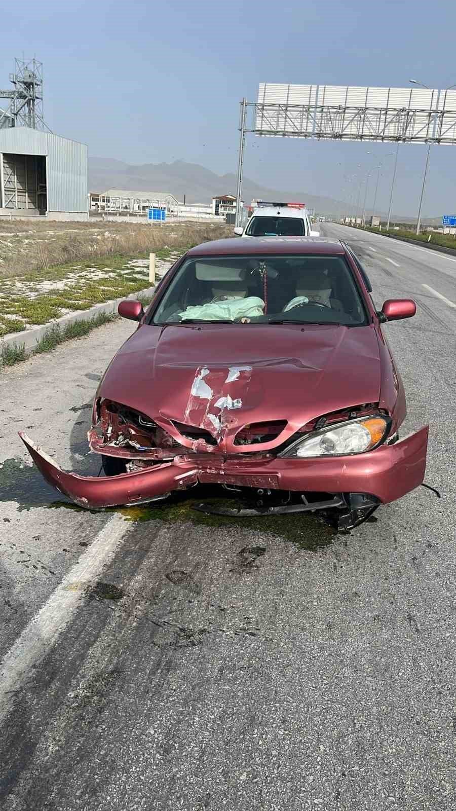 Konya’da Otomobil Kaldırıma Çarptı: 5 Yaralı