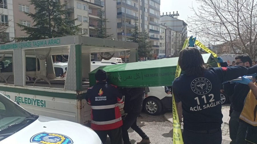 Balkondan Düşen Yaşlı Kadın Hayatını Kaybetti