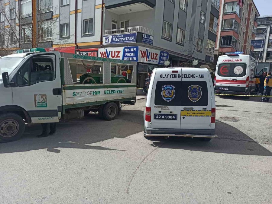 Balkondan Düşen Yaşlı Kadın Hayatını Kaybetti