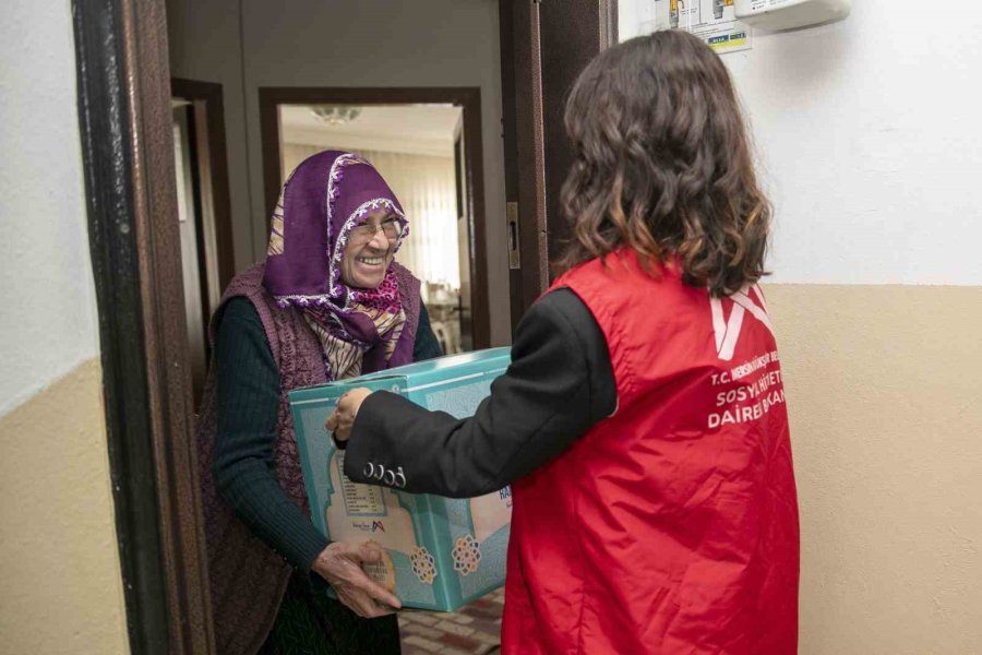 Mersin Büyükşehir Belediyesinden Çölyak Hastalarına Gıda Kolisi Desteği