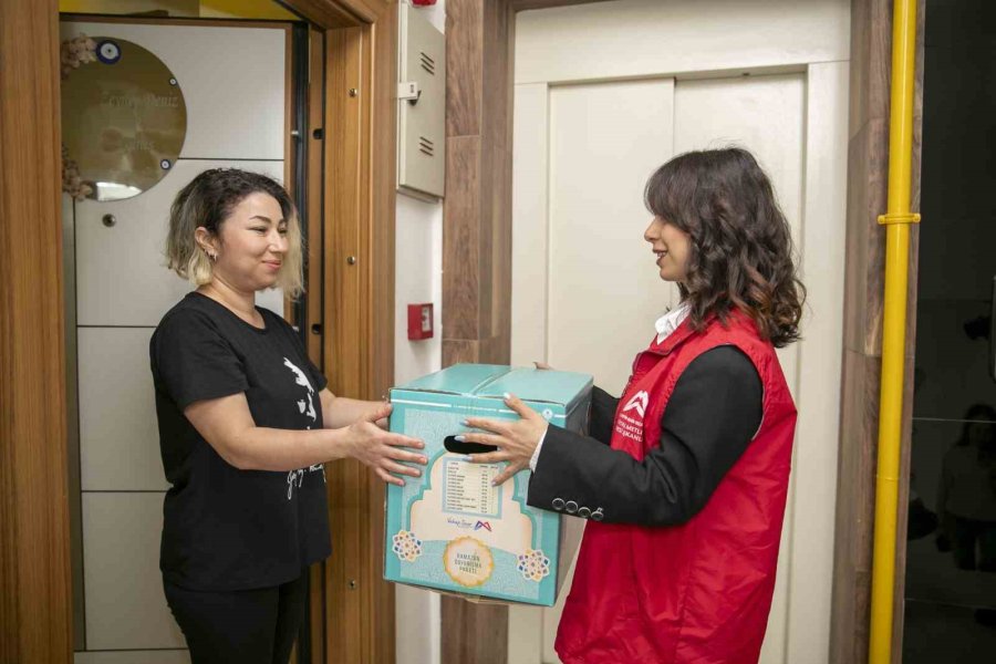 Mersin Büyükşehir Belediyesinden Çölyak Hastalarına Gıda Kolisi Desteği