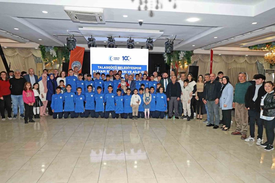 Talasgücü Belediyespor Altyapı Sporcularıyla Buluşan Başkan Yalçın;