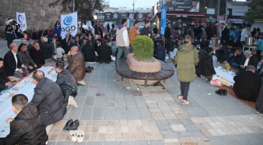 Milli Görüşçüler Gazze İftarı’nda Buluştu