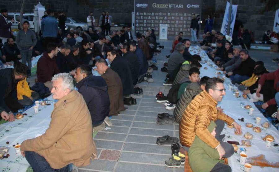 Milli Görüşçüler Gazze İftarı’nda Buluştu