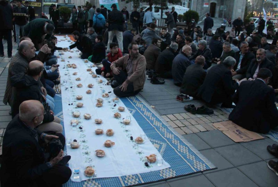 Milli Görüşçüler Gazze İftarı’nda Buluştu