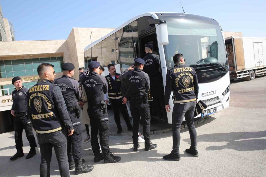 Kafe İçindeki Silahlı Çatışma Tarafları Adliyeye Sevk Edildi